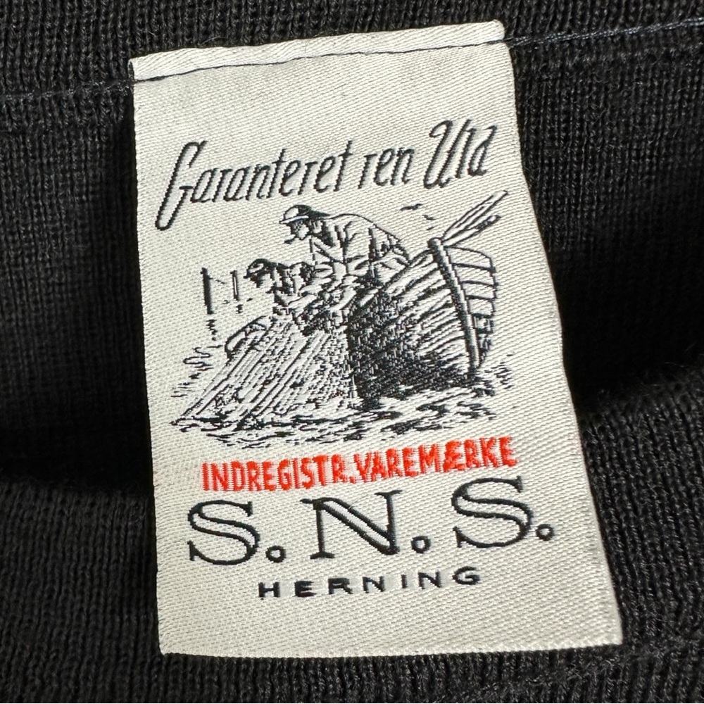 NEW SNS Herning 100% Merino Wool Button Shoulder Sweater Black Knit Mens Size L - Picture 3 of 16
